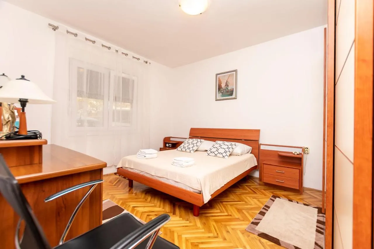 Apartment Tonia Kastela Croatia
