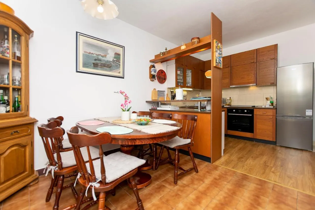 Apartment Tonia Kastela