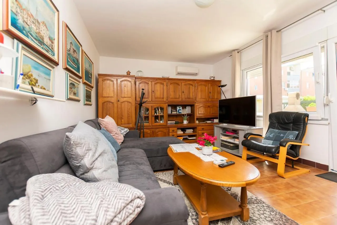 Apartment Tonia Kastela Croatia